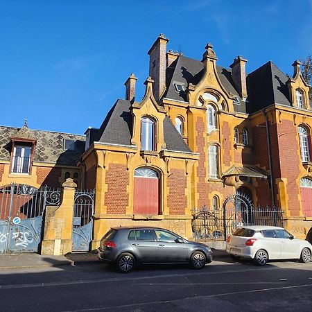 Appartement Atypique - 2 Chambres - Rue Calme Dans Centre Ville Sedan Eksteriør billede