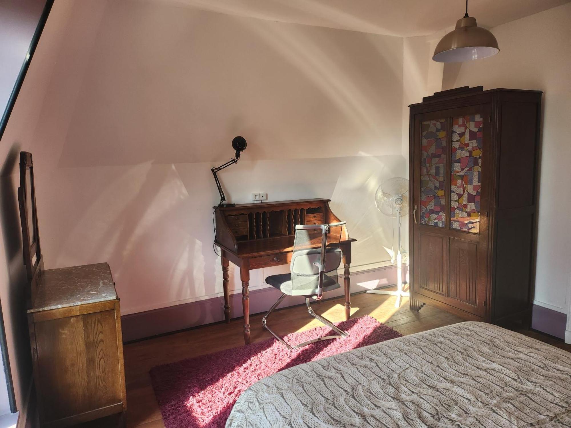 Appartement Atypique - 2 Chambres - Rue Calme Dans Centre Ville Sedan Eksteriør billede