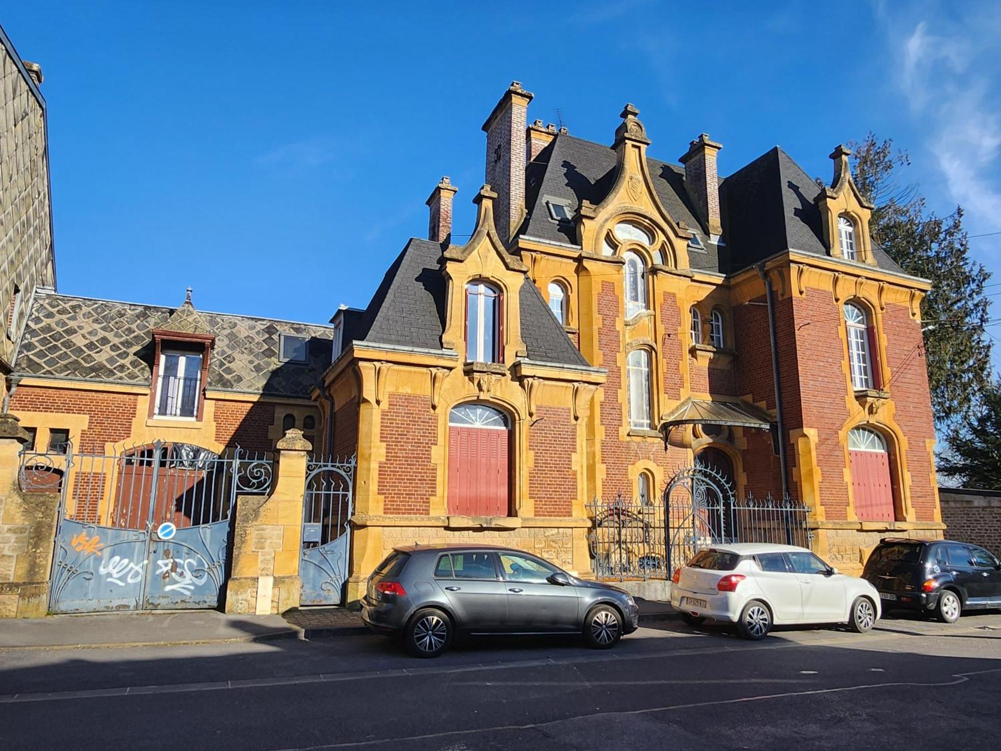 Appartement Atypique - 2 Chambres - Rue Calme Dans Centre Ville Sedan Eksteriør billede