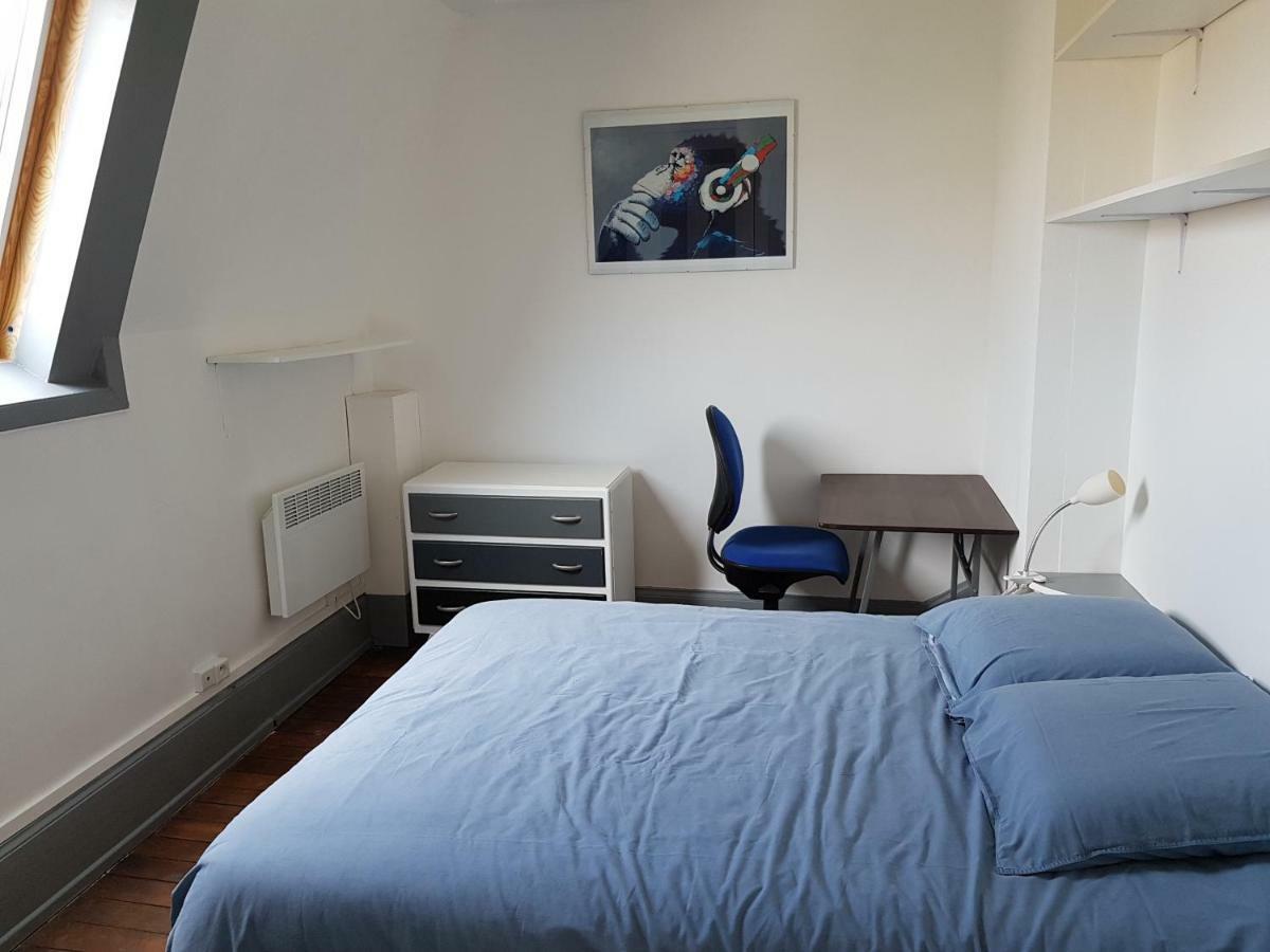 Appartement Atypique - 2 Chambres - Rue Calme Dans Centre Ville Sedan Eksteriør billede