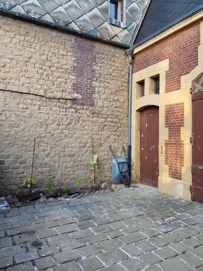 Appartement Atypique - 2 Chambres - Rue Calme Dans Centre Ville Sedan Eksteriør billede
